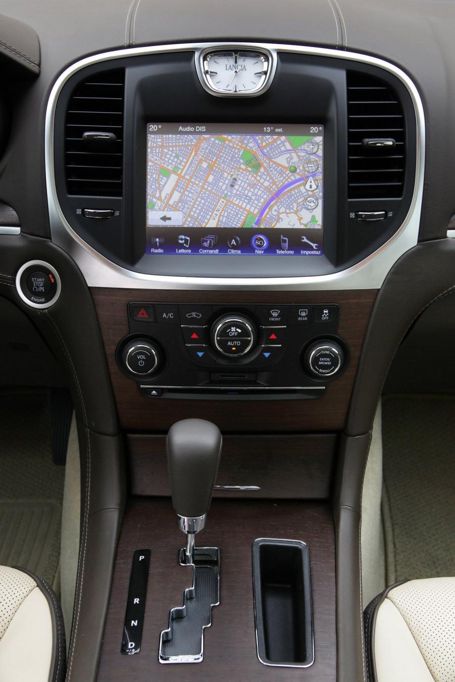  Lancia Thema 2011 года  (фото 74 из 77)